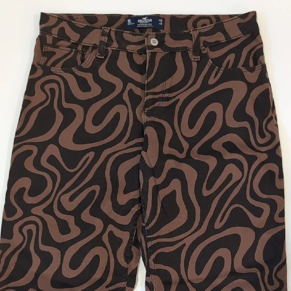 Hollister low rise swirl print dad jeans in brown and black - Picture 3 of 11